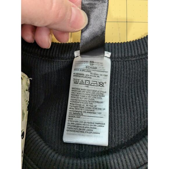 Gap Fit Seamless Halter Ribbed Active Workout Top Size XS Black - Picture 4 of 6